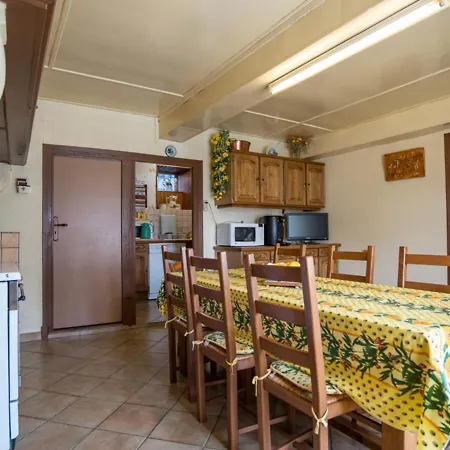 Gite Miremont, 4 Pieces, 6 Personnes - Fr-1-630-95 Ferienhaus *