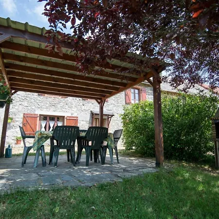 Gite Miremont, 4 Pieces, 6 Personnes - Fr-1-630-95 Miremont (Puy-de-Dome)